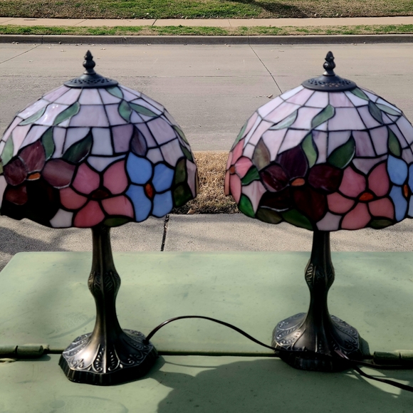 Vintage Tiffany-style stained glass lamps - Picture 2 of 5